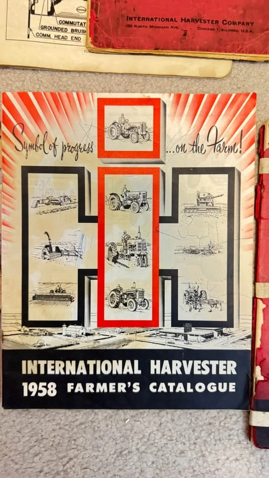 Vintage McCormick Tractor Manuals & Catalogs - photo 3