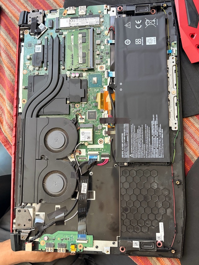 Acer Predator Helios 300 - 17" Gaming Laptop - photo 4