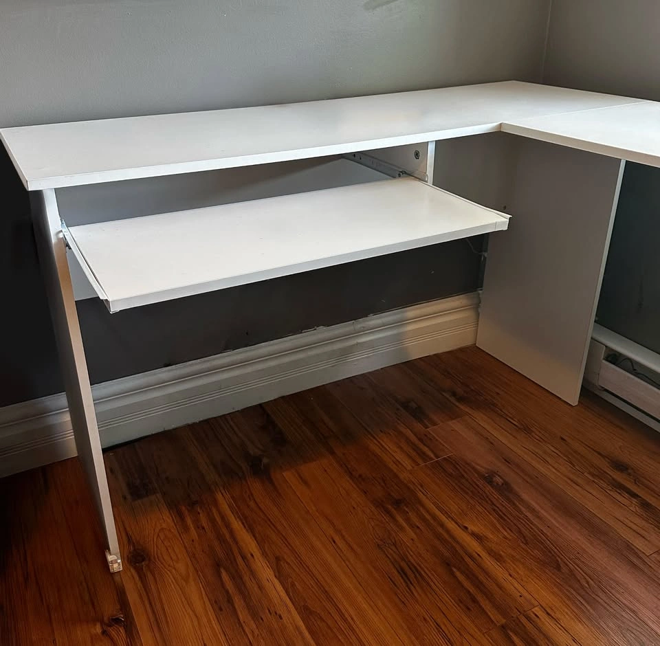 White L-Shaped Desk with Keyboard Tray - photo 2