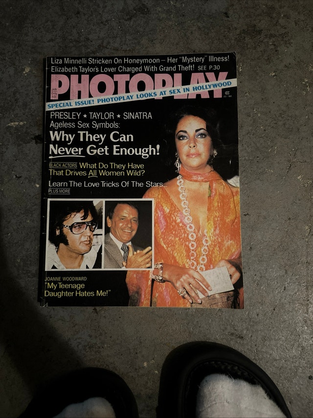 24 Elvis Presley Vintage Magazines + 3 Items - $2 Each - photo 3