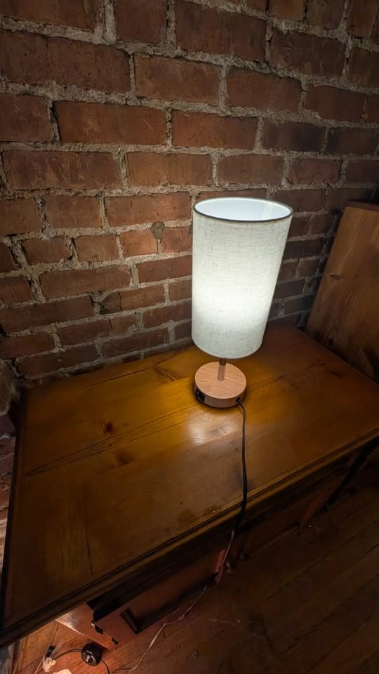 Modern minimalist table lamp