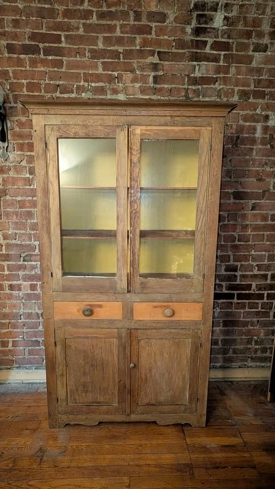 Antique kitchen cupboard/hutch