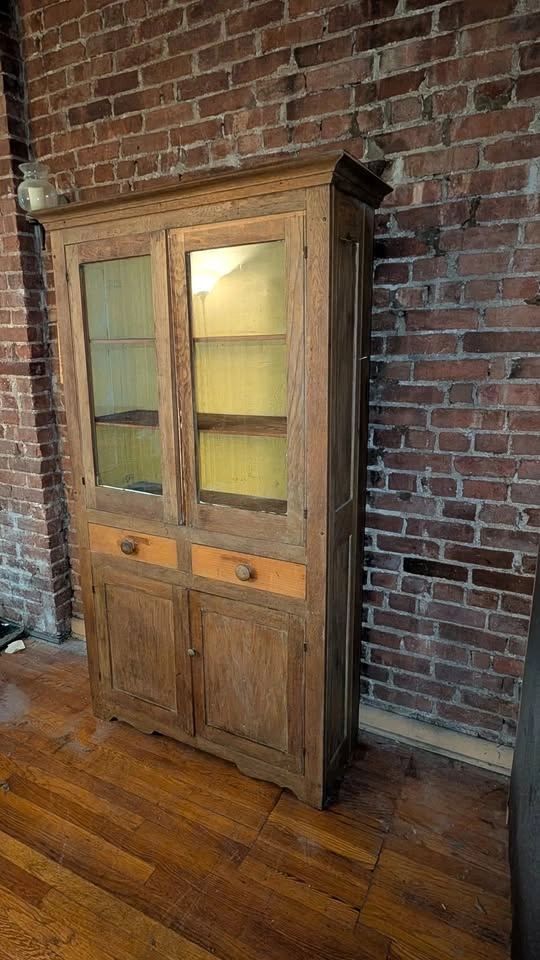 Antique kitchen cupboard/hutch - photo 2
