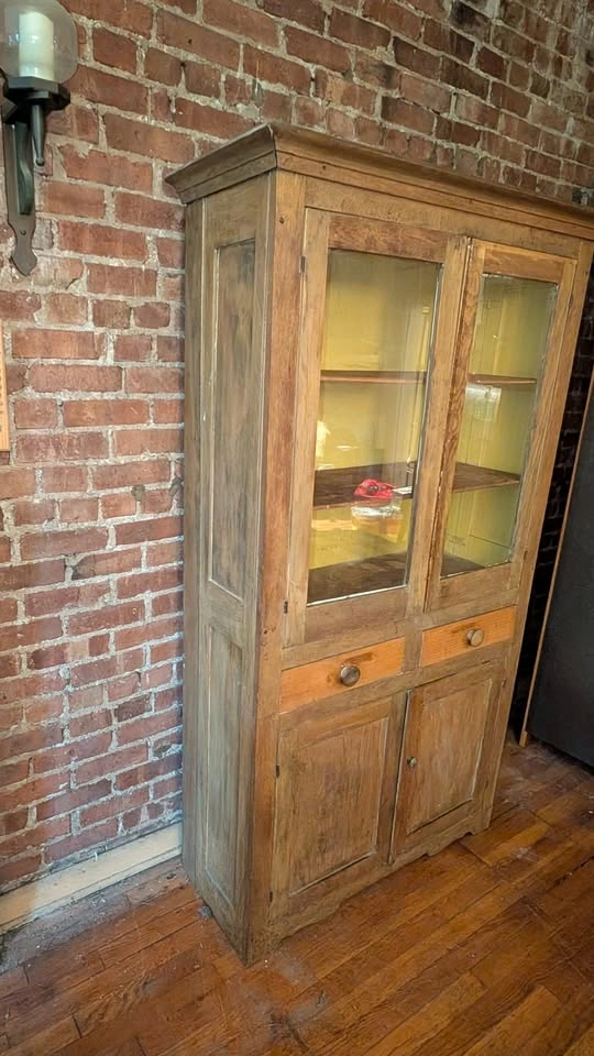 Antique kitchen cupboard/hutch - photo 3