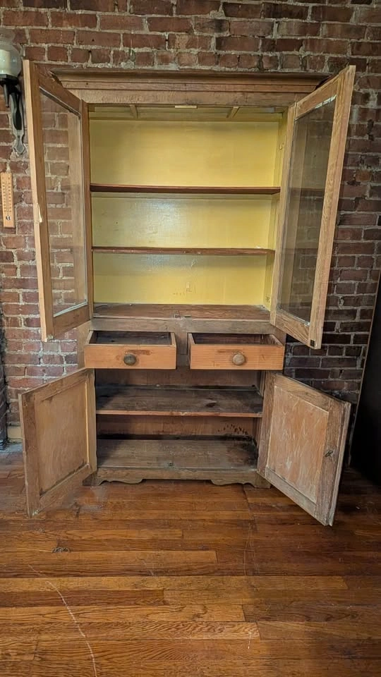 Antique kitchen cupboard/hutch - photo 4