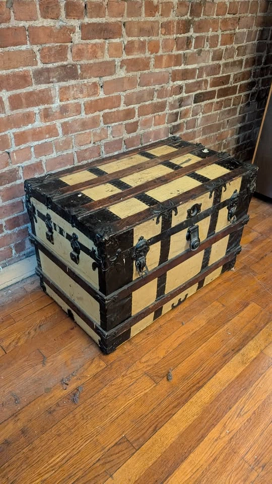 Antique flat-top steamer trunk - photo 2