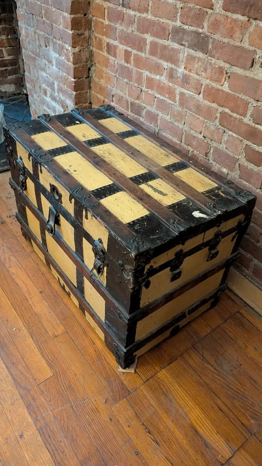 Antique flat-top steamer trunk - photo 3