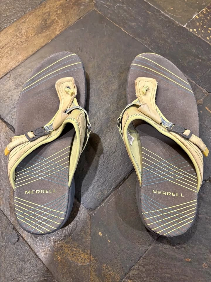 Merrill Ladies Sandals Size 7