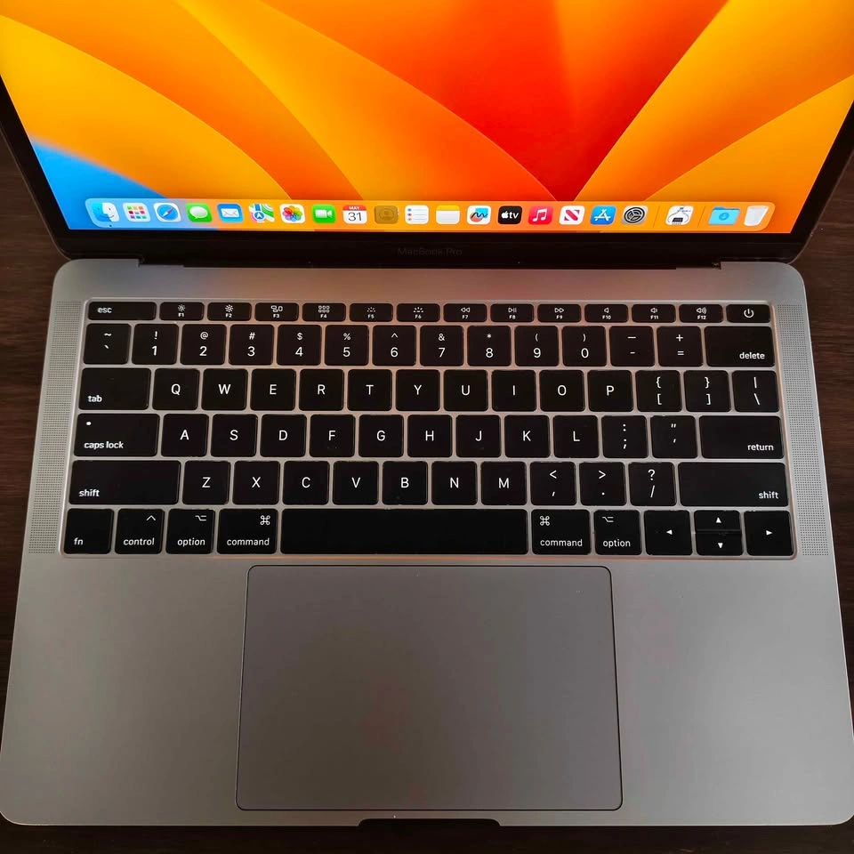 Apple MacBook Pro 13" 2017 | 16GB RAM | 1TB SSD - photo 3