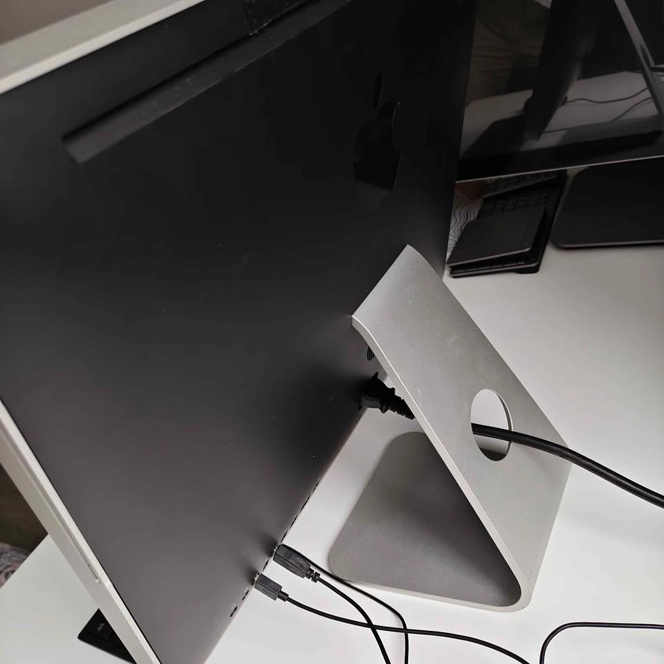 Beautiful 20" Apple iMac – Clean & Working - photo 3