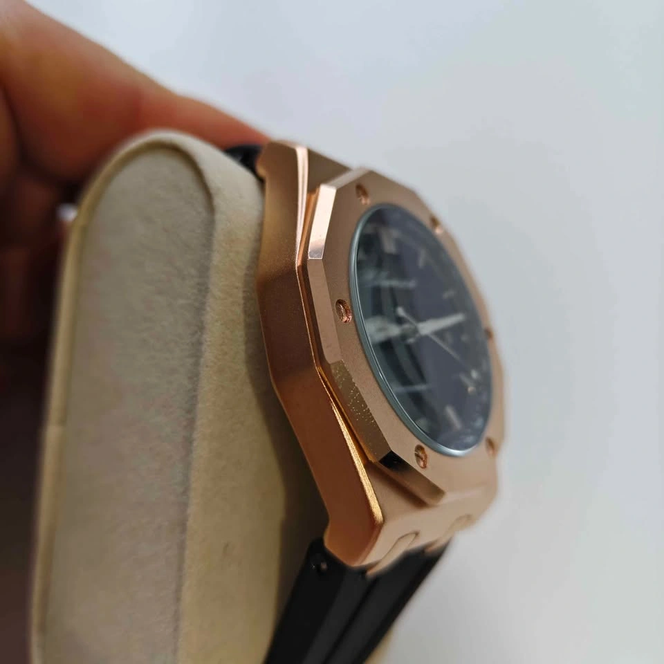 Gold & Black Luxury Designer Style Metal Watch – Brand New! - photo 2