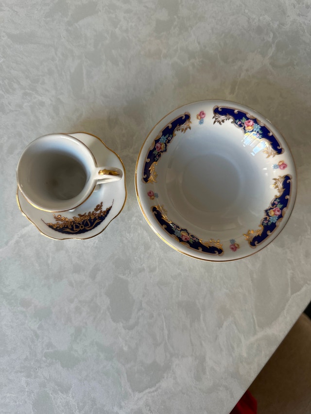 Porcelain vintage miniature/demitasse set . Portugal. - photo 2