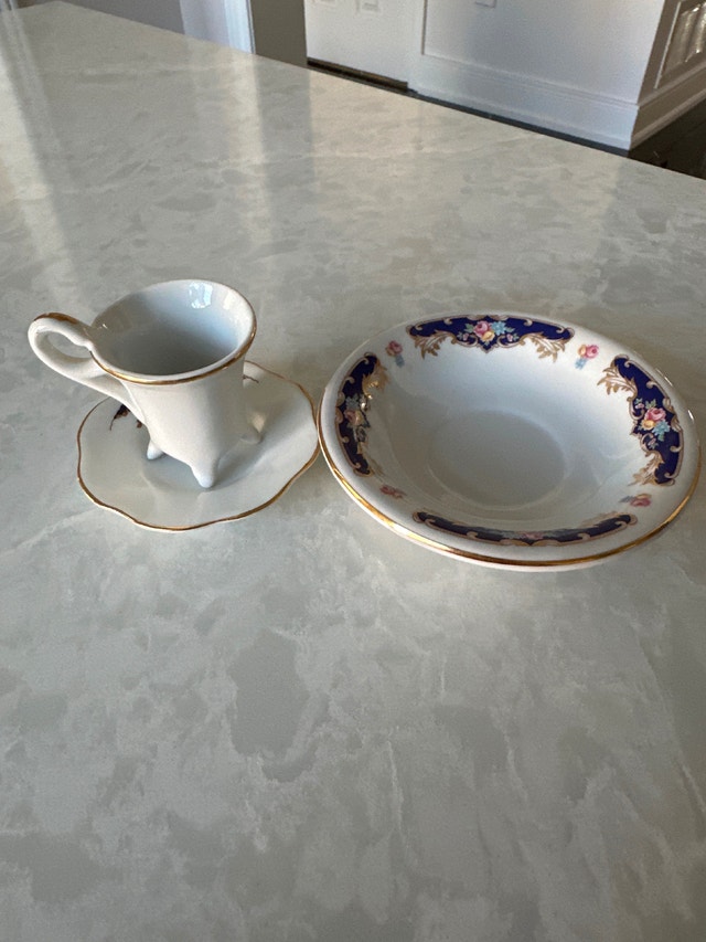 Porcelain vintage miniature/demitasse set . Portugal. - photo 3