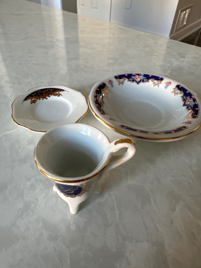 Porcelain vintage miniature/demitasse set . Portugal. - photo 4