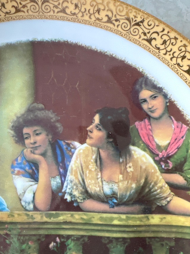 Limoges 22K Gold Plate "The Balcony" by Eugene De Blaas, 12" DIA - photo 4