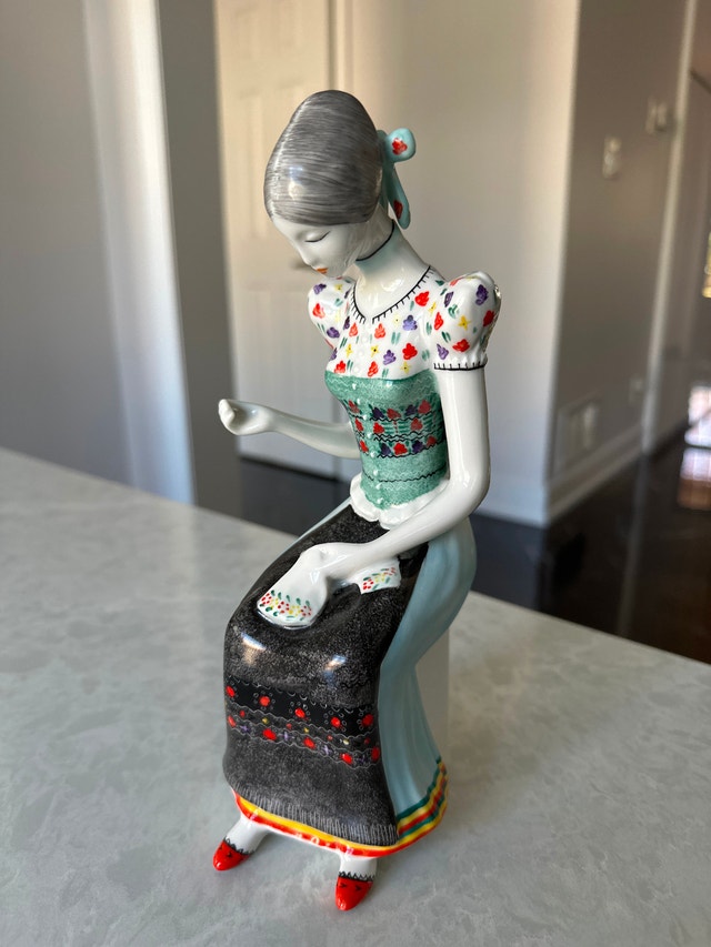Hollóháza Hungarian Vintage Porcelain Figurine - photo 2