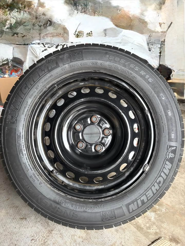 Michelin All Season Tires P205/65R16 94T with steel rims - photo 2