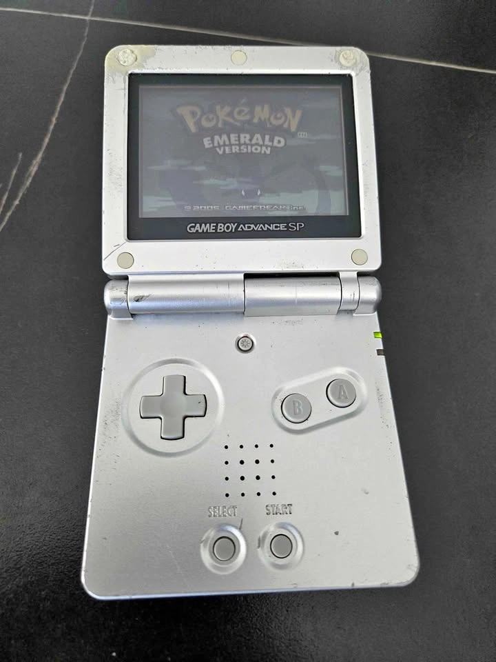 Game Boy Advance SP - Silver