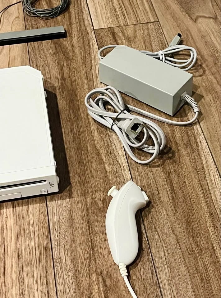 Nintendo Wii Console Bundle - photo 3