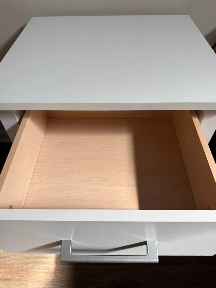 White nightstand - photo 2