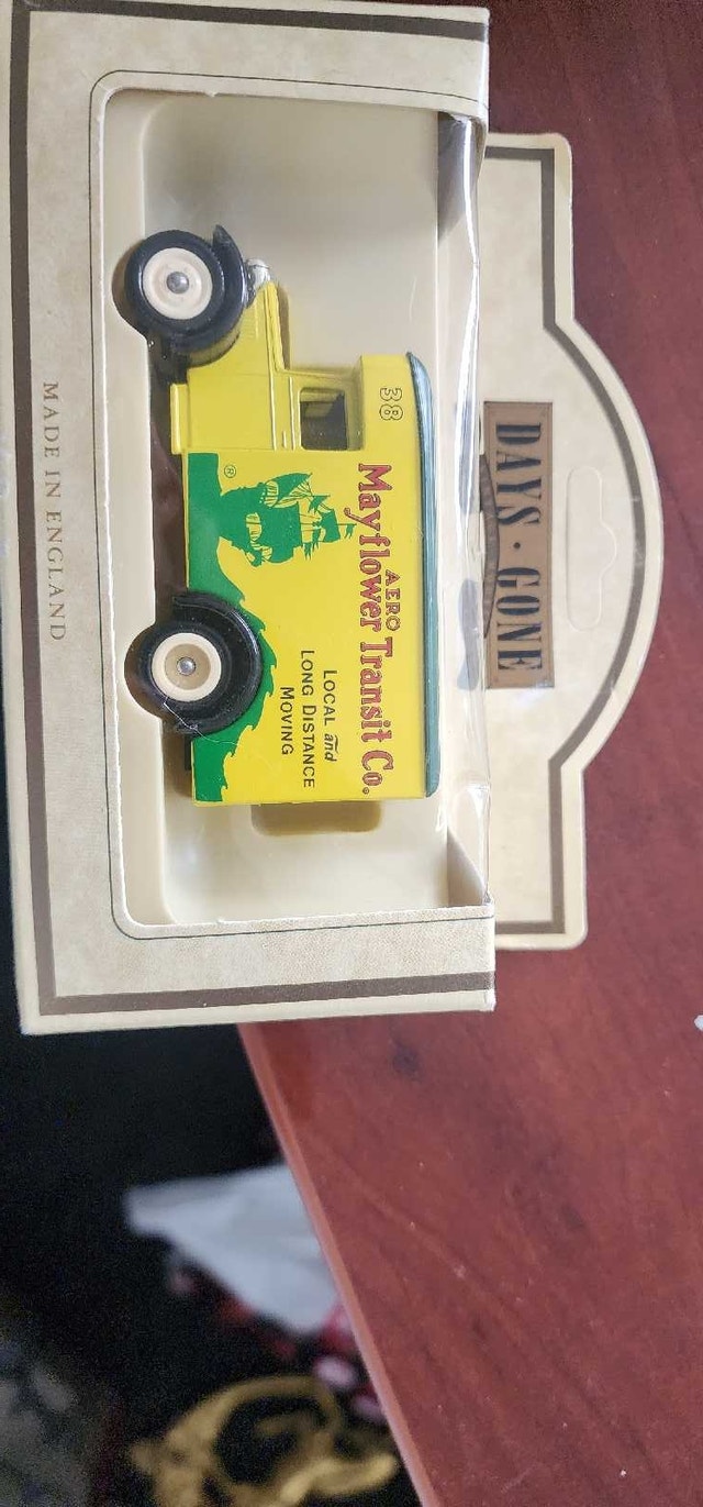 Lledo Days Gone Mayflower Transit Co. Diecast Truck
