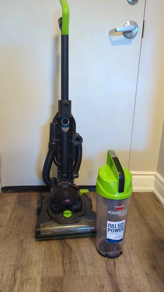 Old Bissell Vacuum - photo 2