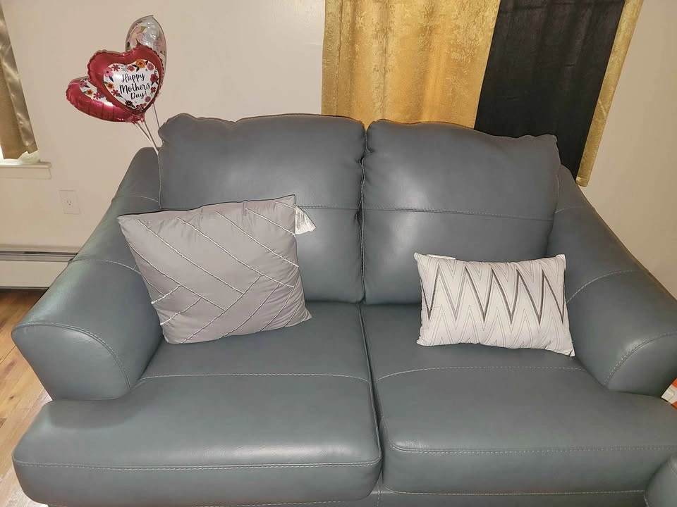 Love seat and couch - photo 3
