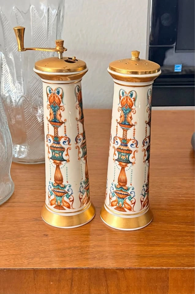 Vintage Lenox Lido Salt & Pepper Shakers w/ 24k Gold Trim
