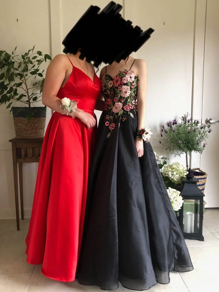 Gorgeous black floral embroidered grad dress - photo 2