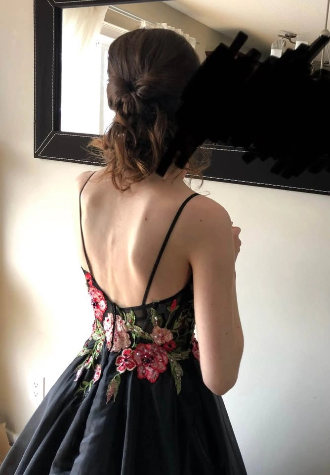 Gorgeous black floral embroidered grad dress - photo 3