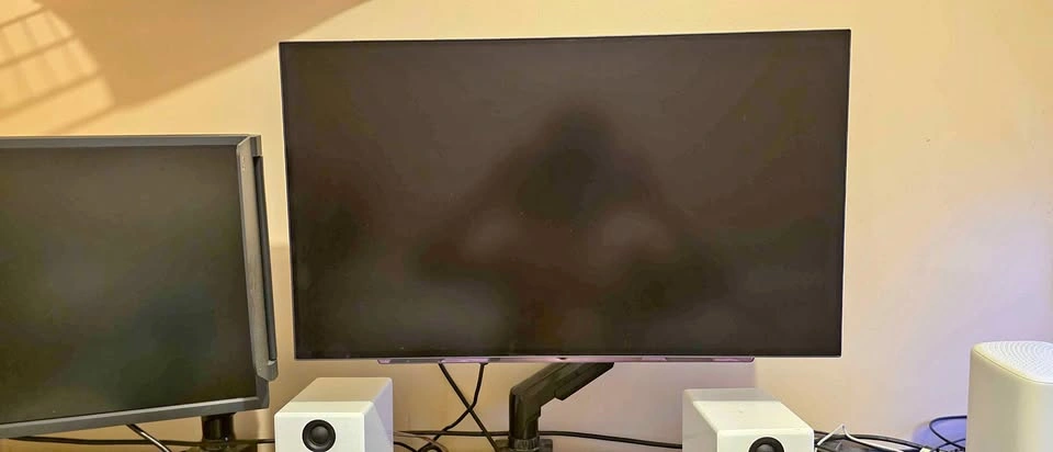 LG Ultragear Gaming monitor 27gr95qe OLED 240hz QHD