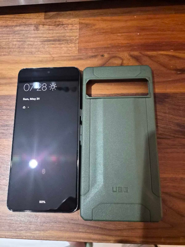 Pixel 8 Pro - Excellent Condition - photo 3