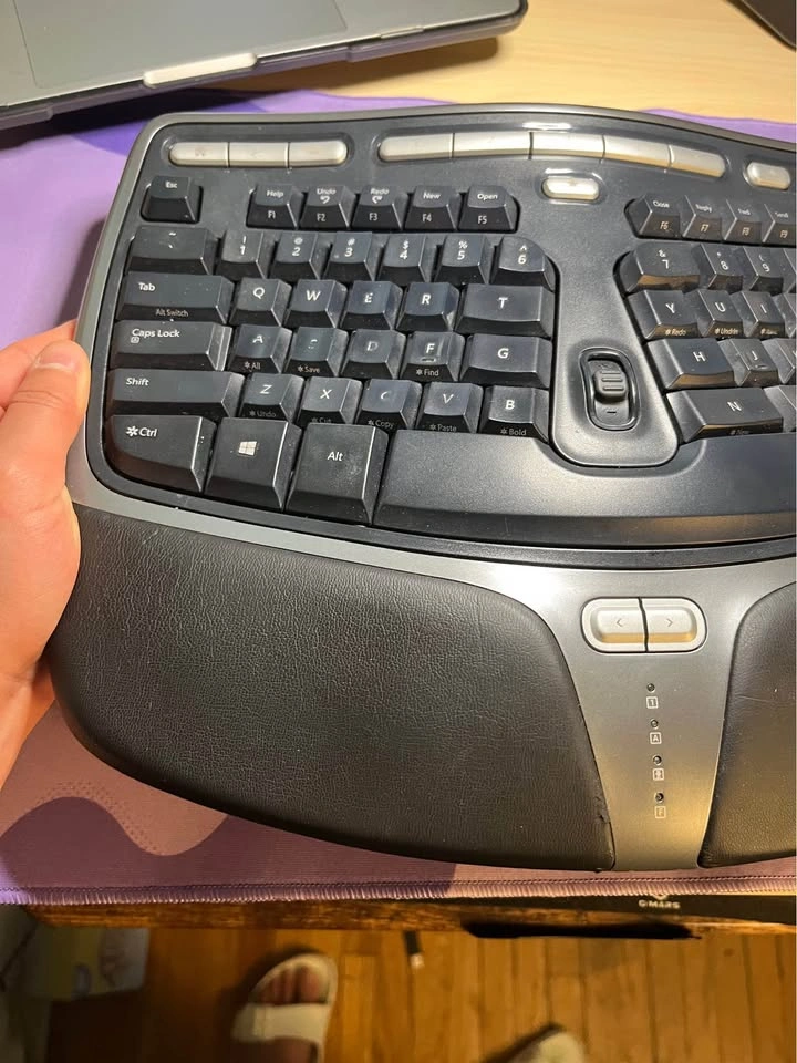 Microsoft Natural Ergonomic Keyboard 4000 V1.0 Model 1084 - photo 3