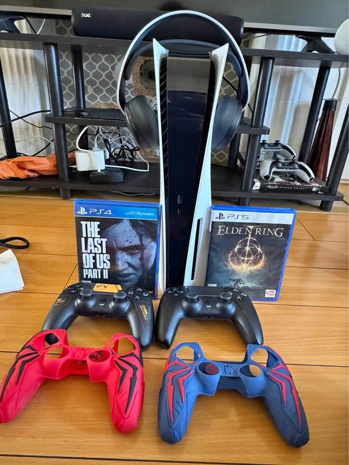 Playstation 5 (ps5) for Sale + 2 controllers and PS headphones