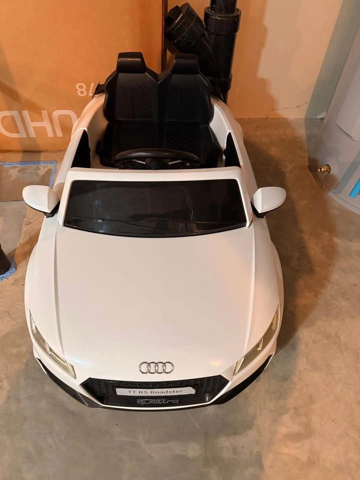 Audi TT RS Kids Ride-On Electric Car – Needs Battery - photo 2