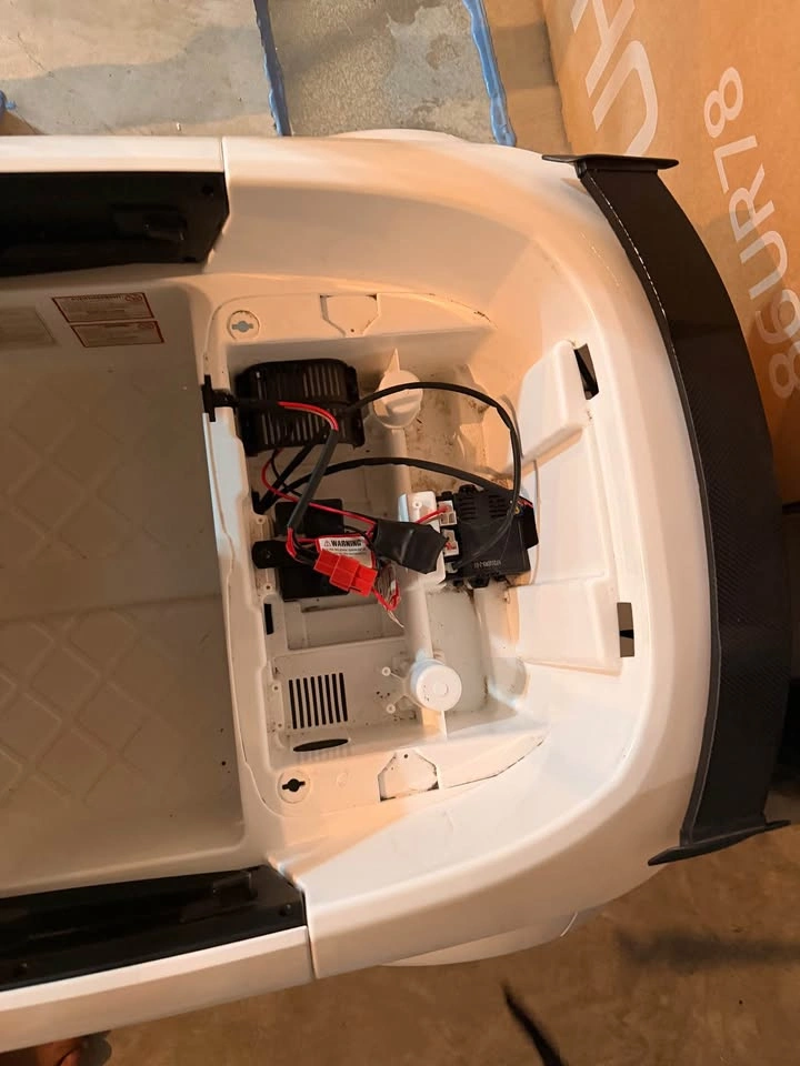 Audi TT RS Kids Ride-On Electric Car – Needs Battery - photo 3