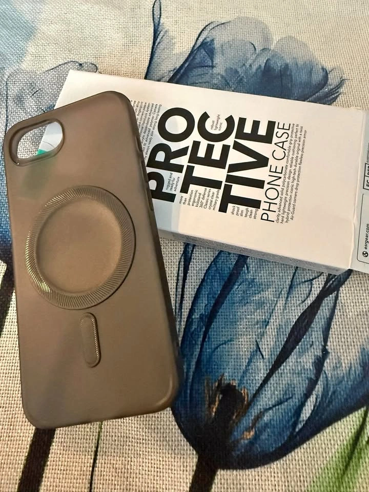 iPhone SE MagSafe Case