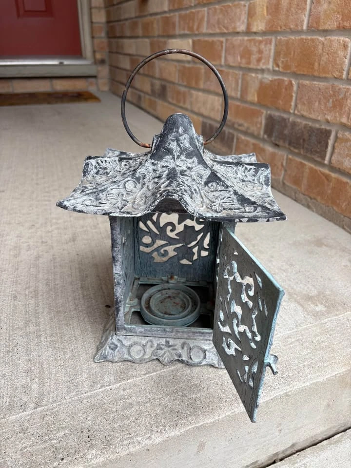 Decorative Metal Pagoda Lantern - photo 2