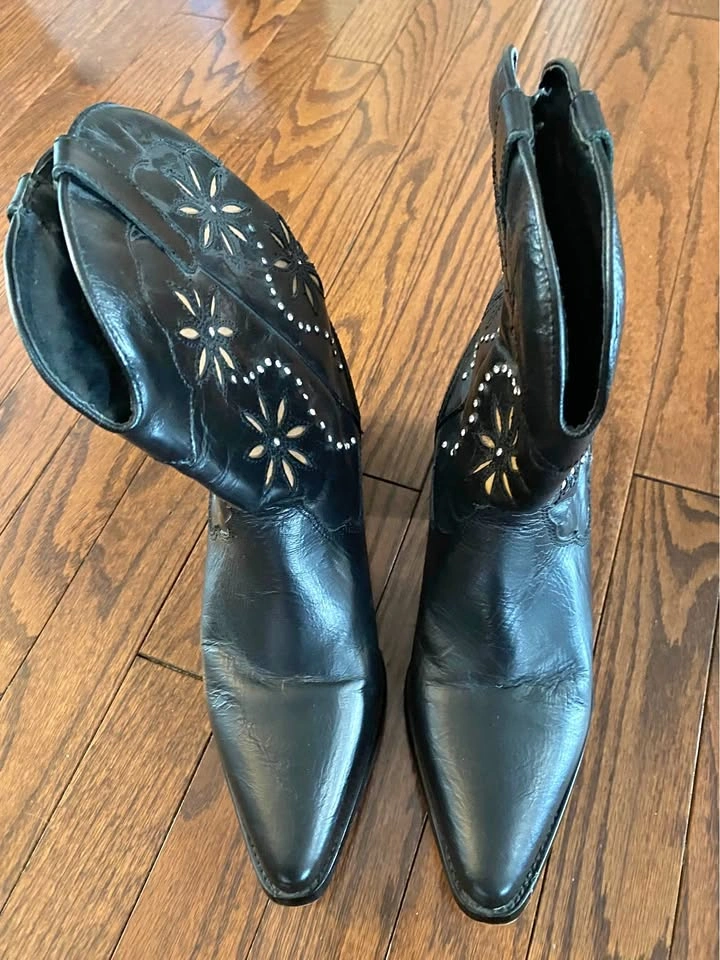 Womens’ cowboy boots