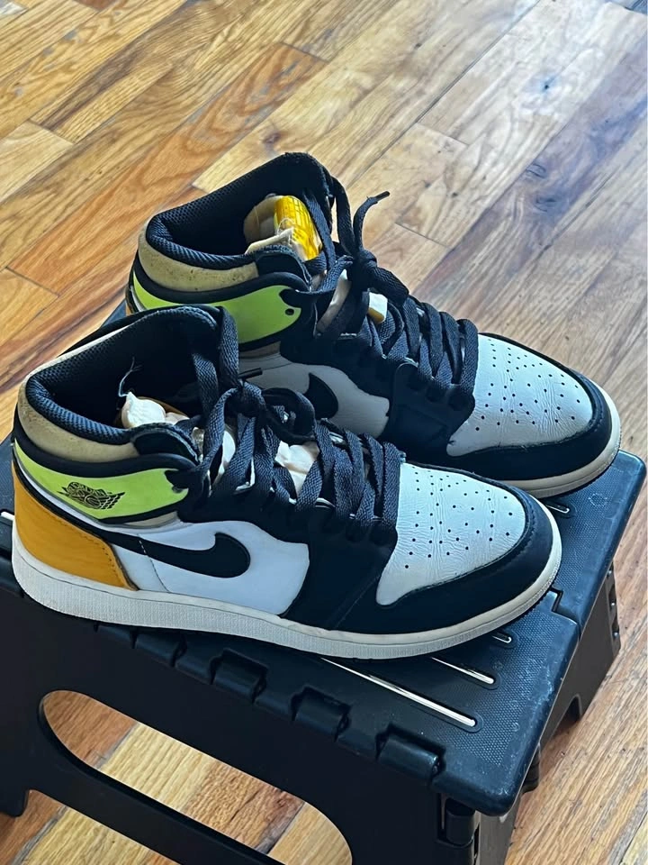 Jordan Air Jordan 1 Mid GS. SIZE 5Y - photo 2