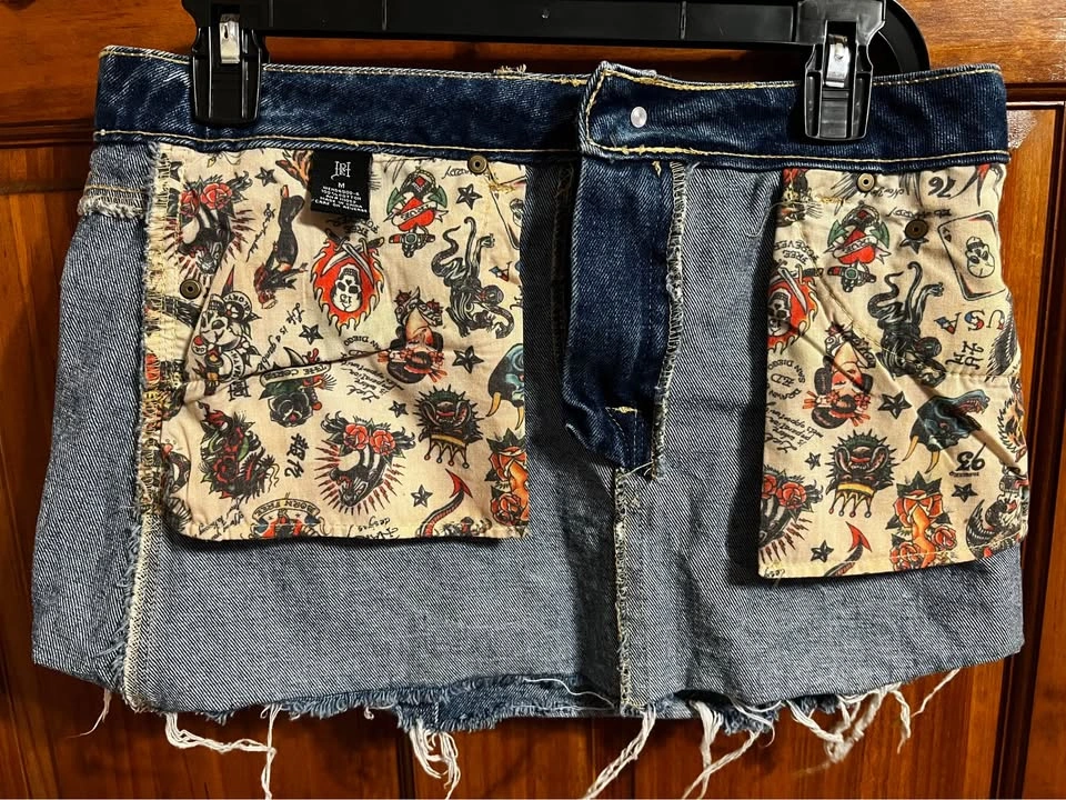 Ed Hardy Denim Mini Skirt w/ Tattoo Graphic Size 30 M - photo 4