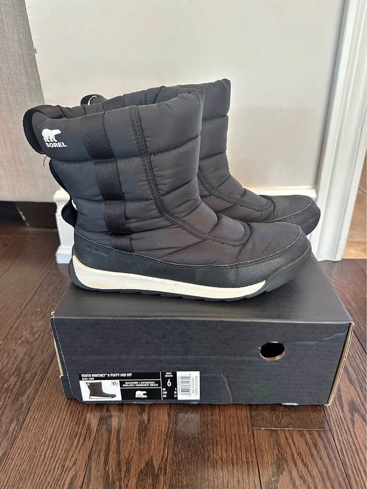 Sorel Youth Whitney II Puffy Mid Boot - EUC