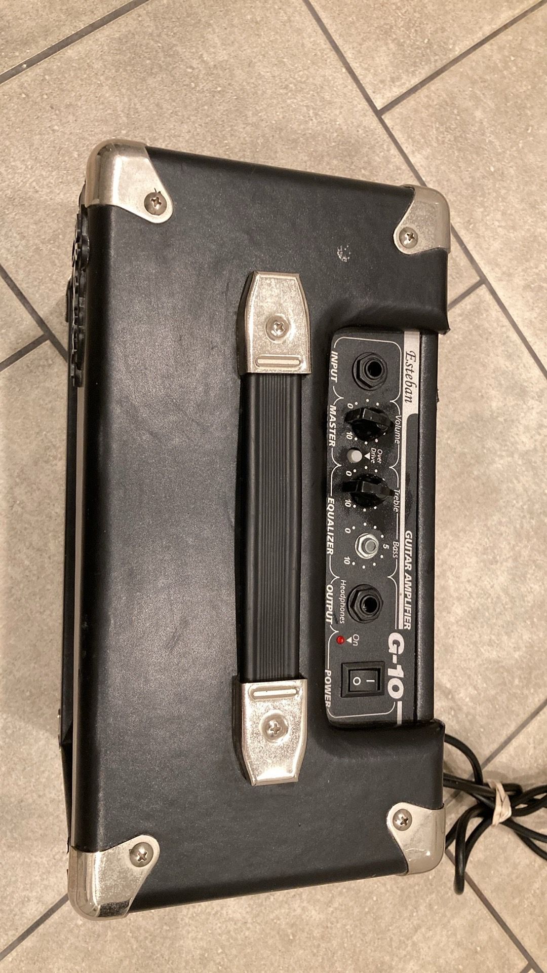 Squier Stratocaster SE & Esteban Guitar Amp - photo 4
