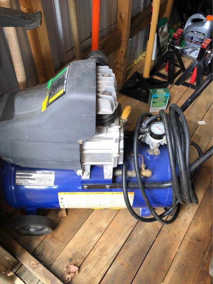 Campbell Hausfeld 8 Gallon Air Compressor - photo 2