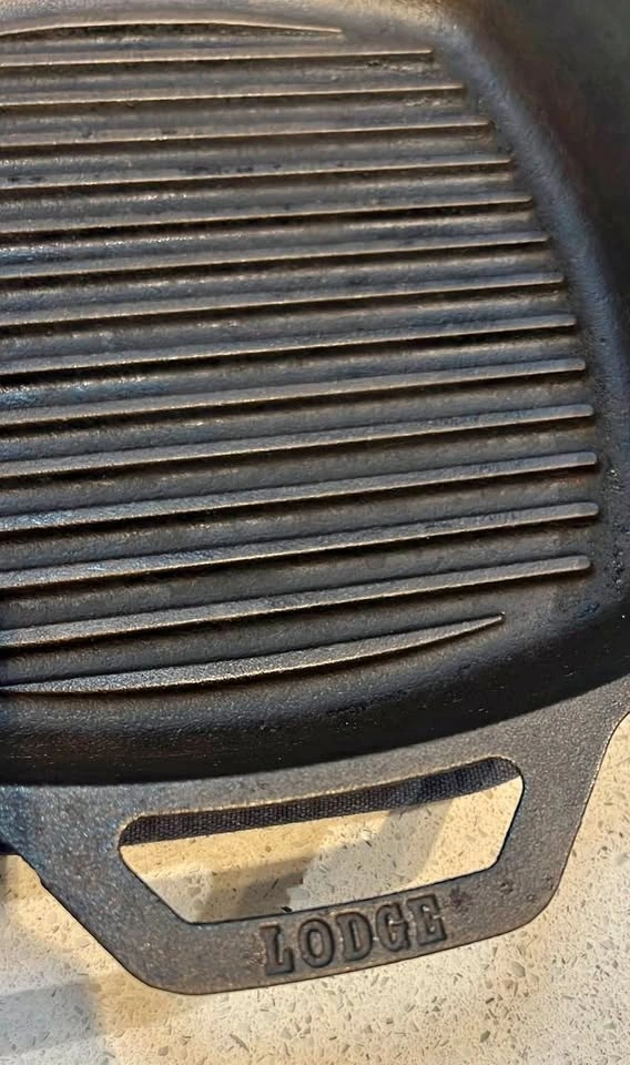 LODGE Large Square Cast Iron Grill Pan