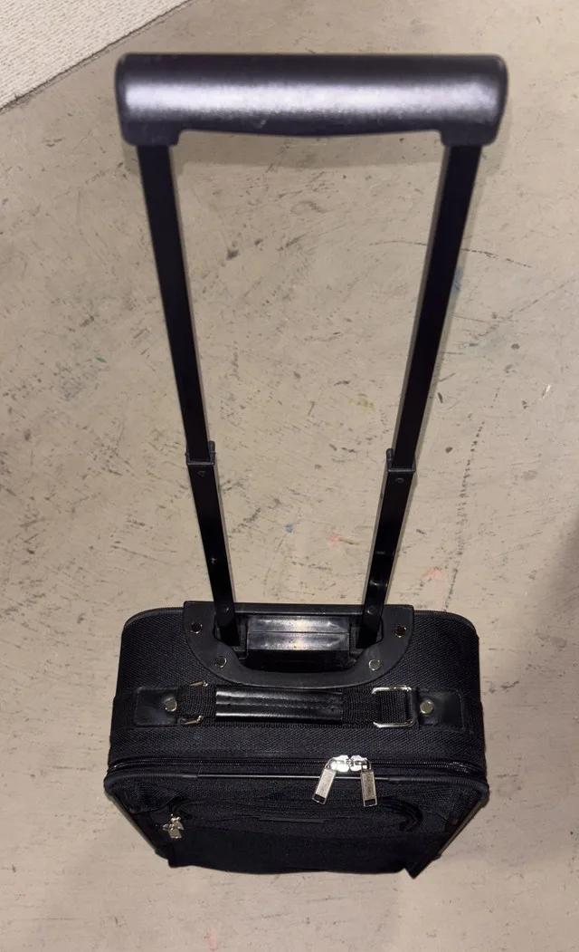 Extra Small Carry On Suitcase Black image indicator(8)