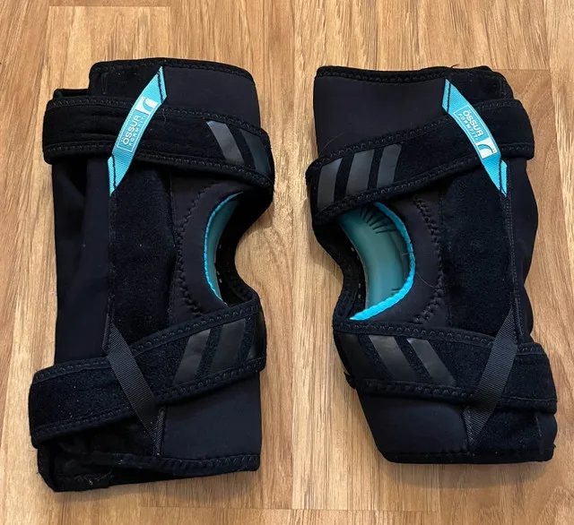 Ossur Formfit® Tracker Knee Braces 1 Right 1 Left thumbnail