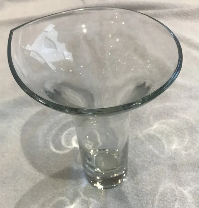 Small Vase tulip shape thumbnail