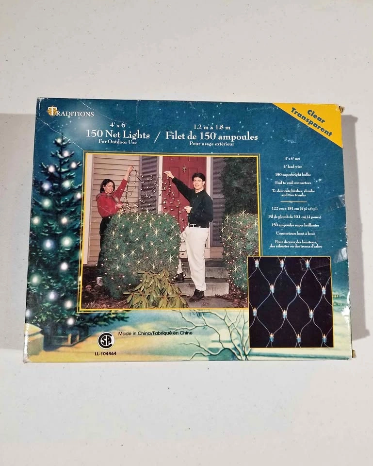 BRAND NEW BOX!! OF 150 CHRISTMAS NET LIGHTS!!