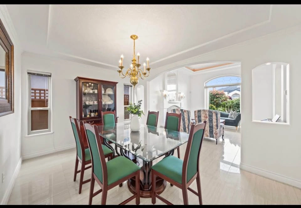 Dining Table, Chairs, Buffet and Hutch - photo 5